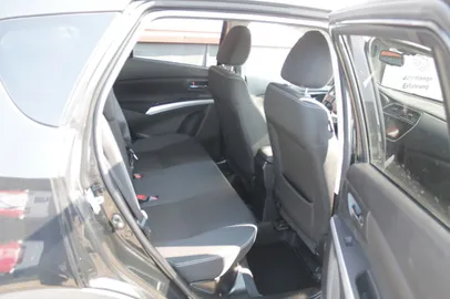 Car image 23