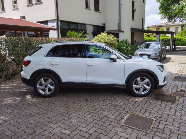 Audi Q3 35 TDI S tronic Advanced Business 110 kW image number 4