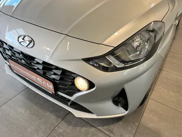 Car image 27