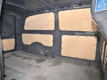 Car image 27