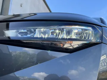 Car image 32
