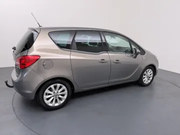 Car image 32