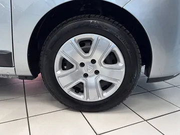 Car image 25