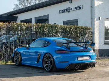 Car image 4