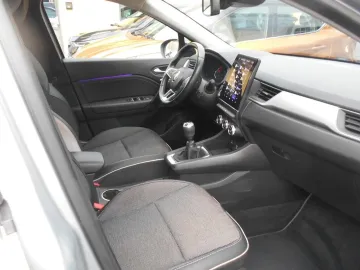 Car image 18