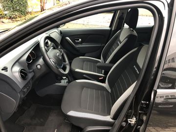 Car image 10