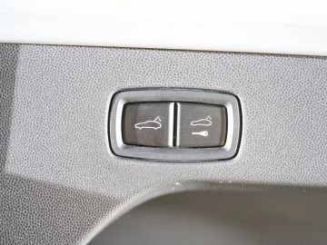 Car image 34