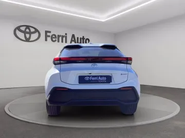 Car image 3