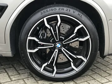 Car image 32