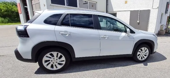 Car image 2