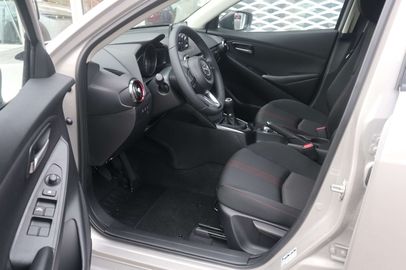 Car image 10