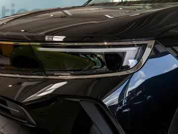 Car image 26