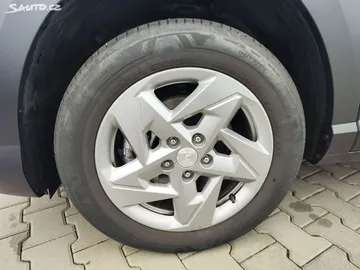 Car image 32
