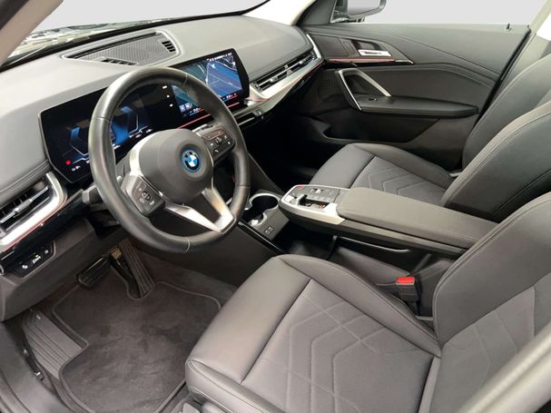 BMW iX1 xDrive30 xLine 230 kW image number 11