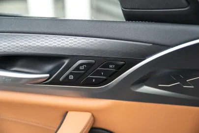 Car image 40