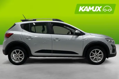 Car image 3