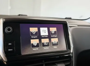 Car image 24