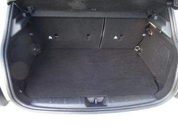 Car image 32
