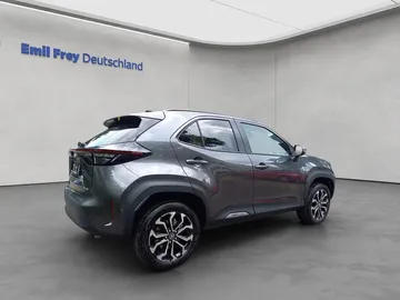 Car image 5