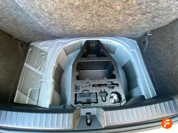 Car image 32