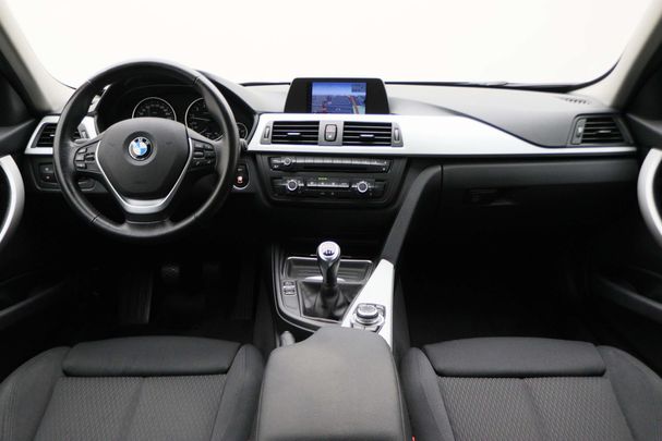 BMW 320i 135 kW image number 3