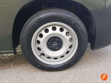 Car image 24