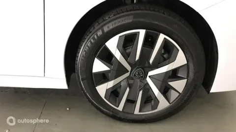 Car image 20
