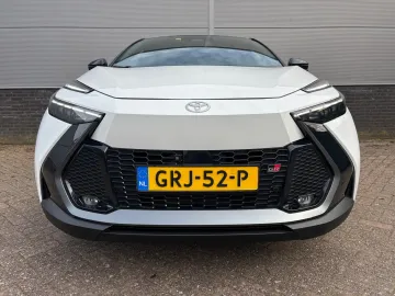 Car image 24