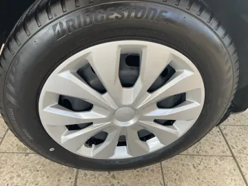 Car image 40