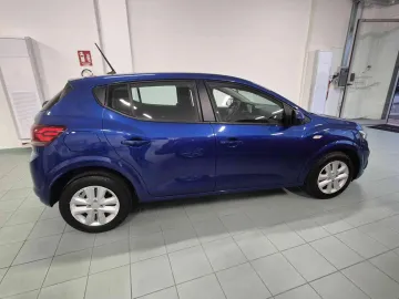 Car image 15