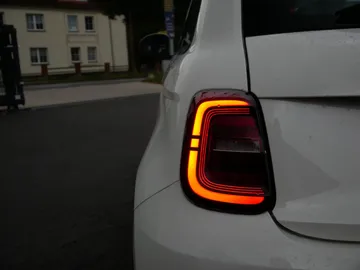 Car image 36