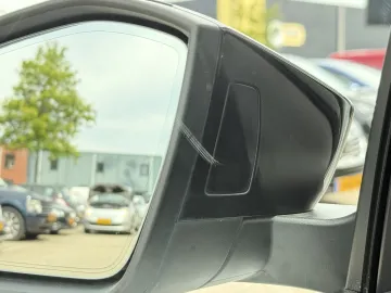 Car image 44