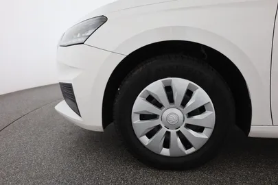 Car image 26