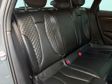 Car image 28