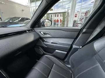 Car image 32