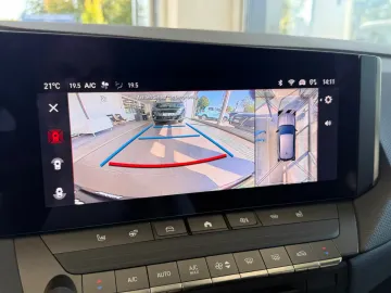 Car image 30