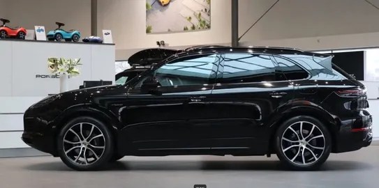 Car image 5