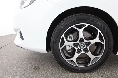 Car image 30