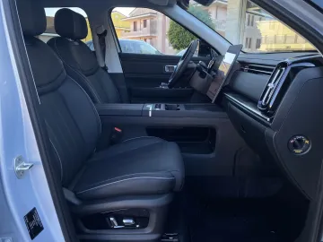 Car image 32
