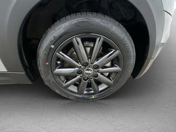 Car image 32