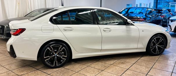 BMW 330i 180 kW image number 14