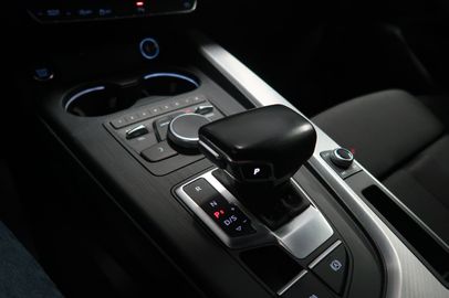 Car image 24