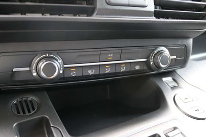 Car image 36