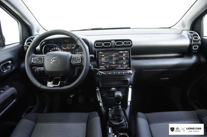 Car image 10