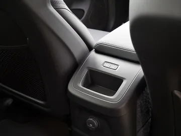 Car image 32
