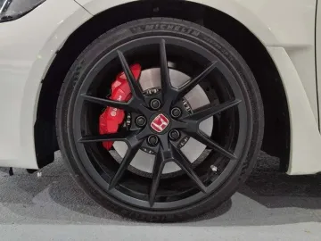 Car image 33