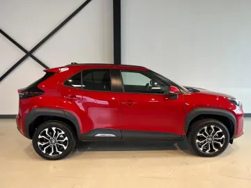 Car image 3