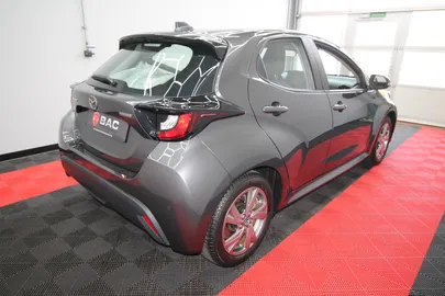 Car image 3