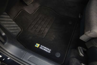 Car image 37