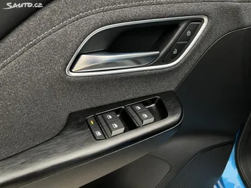 Car image 35
